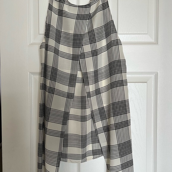 Aritzia Wilfred 100% Silk Plaid Open Back Blouse Size M - Picture 3 of 4